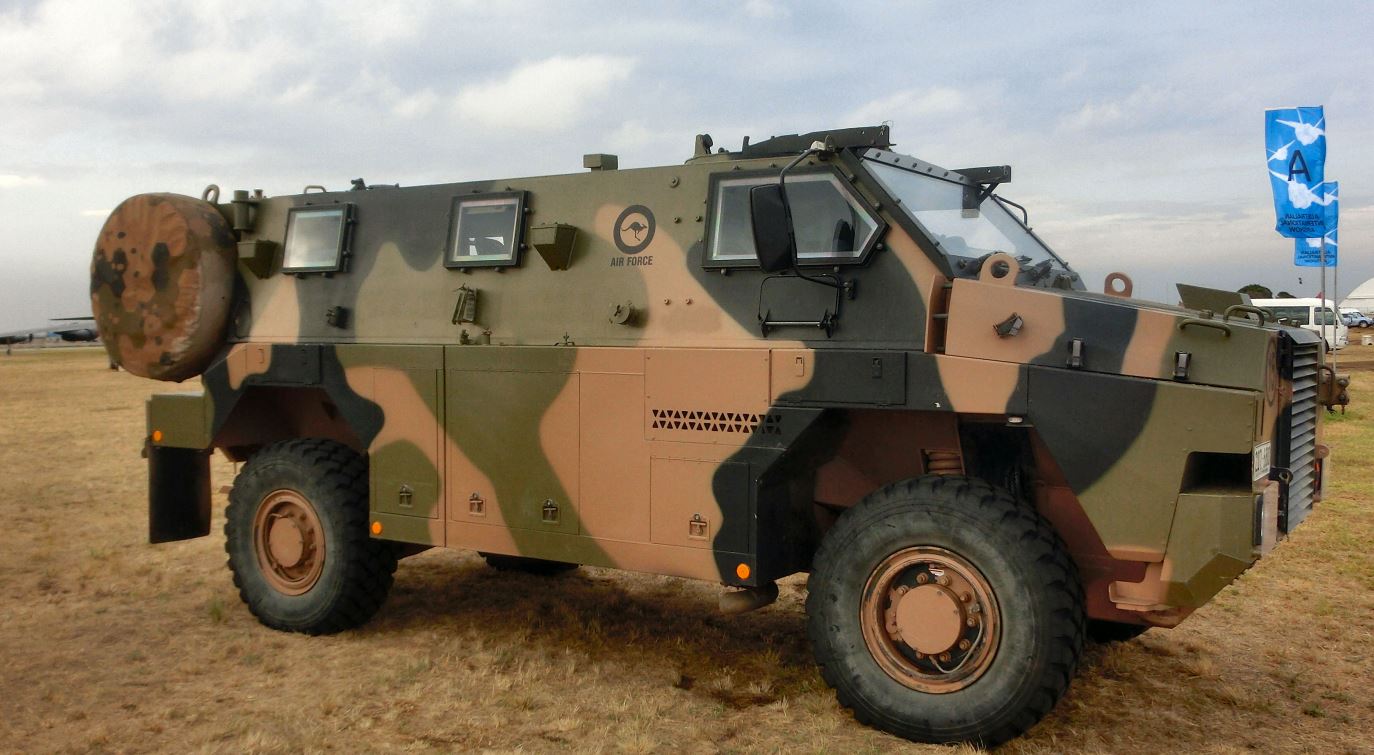 Bushmaster 2 a Bushmaster, Australian tank, Military